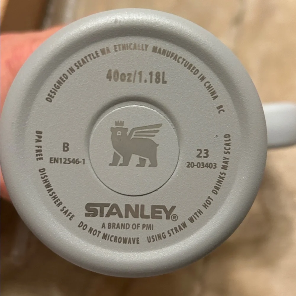 New 40 Oz Stanley Grey Quencher Travel Tumbler H2.0 Handle and Straw 1.18L - Picture 2 of 4